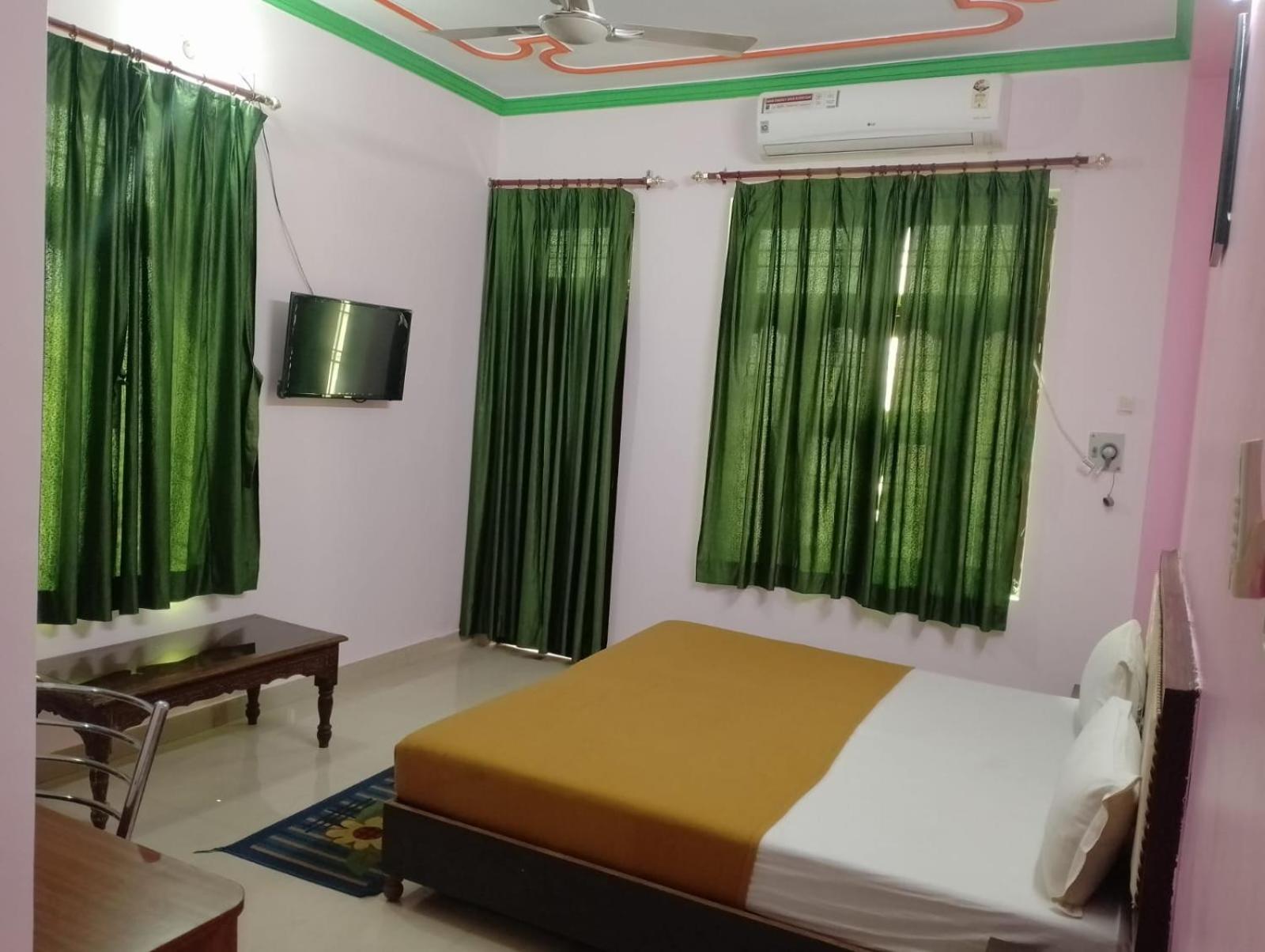 Varuna Palace Varanasi , Near Mandir & Ghat'S Exterior photo
