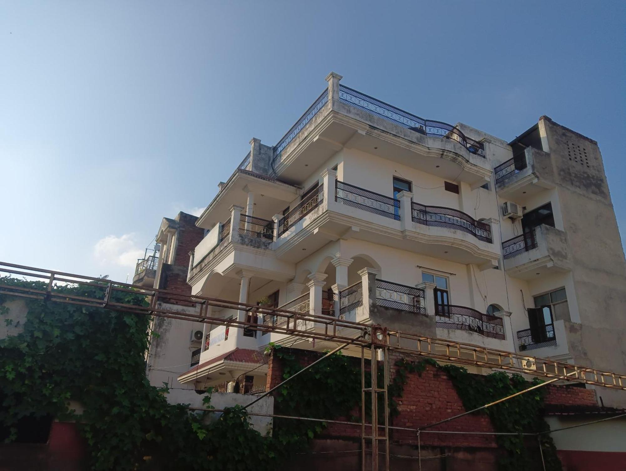 Varuna Palace Varanasi , Near Mandir & Ghat'S Exterior photo
